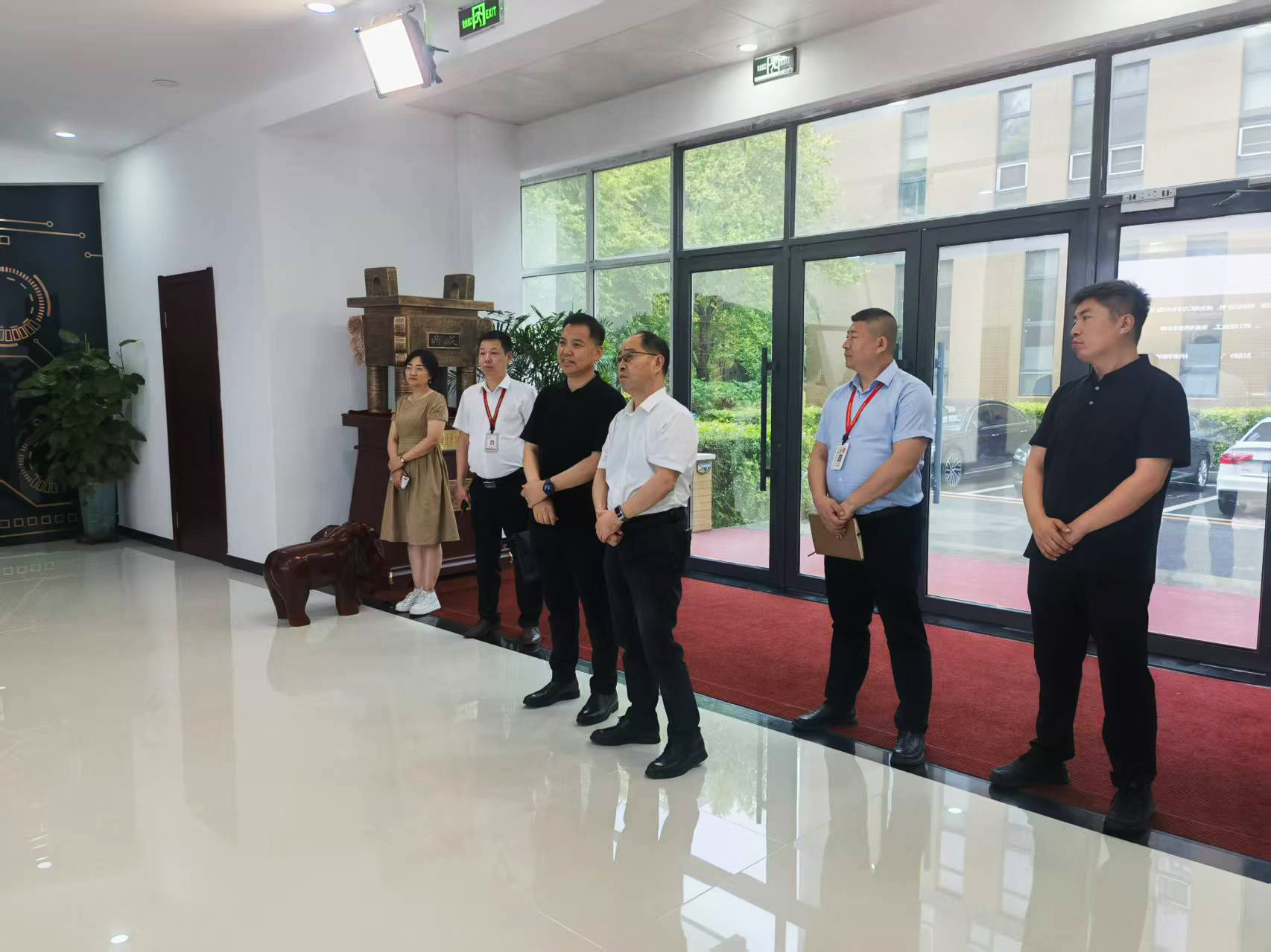 中國聯通長春分公司黨委書記、總經理張宏光一行到吉林泰華集團調研交流